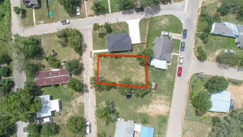 112 Field St, Luling, TX 78648 photo 2