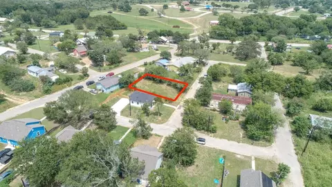 112 Field St, Luling, TX 78648 photo 7