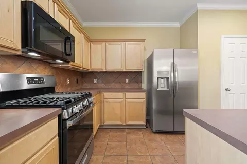 Kitchen - 347 Spring Dr, Kyle, TX 78640 photo 4 of 4