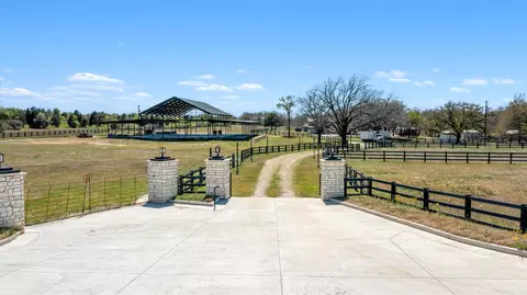 359 N County Line Rd, Elgin, TX 78621