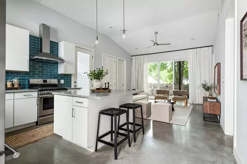 1703 Perez St #2, Austin, TX 78721