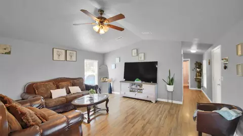 599 County Rd 475 Rd, Luling, TX 78648 photo 5