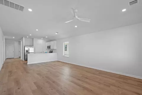 133 Hatari Trl, Jarrell, TX 76537 photo 3