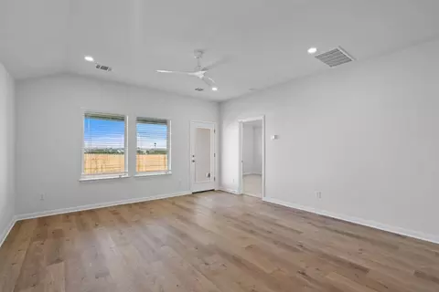 133 Hatari Trl, Jarrell, TX 76537 photo 7