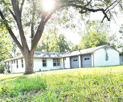 302 Smith St, Gonzales, TX 78629