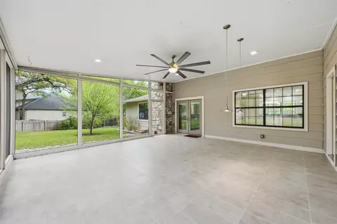 Exterior - 320 Ridgecrest Rd, Georgetown, TX 78628 photo 8 of 13