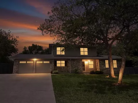 Exterior - 320 Ridgecrest Rd, Georgetown, TX 78628 photo 2 of 13