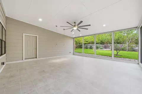 Exterior - 320 Ridgecrest Rd, Georgetown, TX 78628 photo 7 of 13