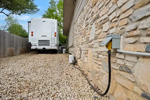 Exterior - 320 Ridgecrest Rd, Georgetown, TX 78628 photo 12 of 13