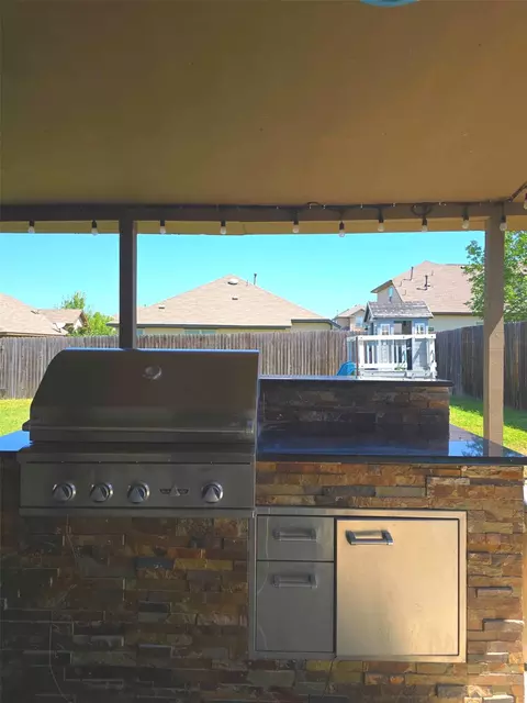 Kitchen - 129 Diamondback Cv, Buda, TX 78610 photo 3 of 4
