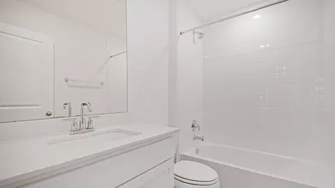 Bath - 212 Gilmer Ln, Buda, TX 78610 photo 4 of 4