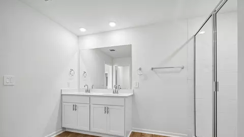 Bath - 212 Gilmer Ln, Buda, TX 78610 photo 2 of 4