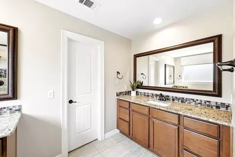 Bath - 128 Summer Pointe Dr, Buda, TX 78610 photo 3 of 5