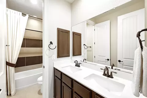 Bath - 128 Summer Pointe Dr, Buda, TX 78610 photo 4 of 5