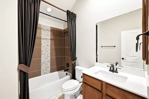 Bath - 128 Summer Pointe Dr, Buda, TX 78610 photo 5 of 5