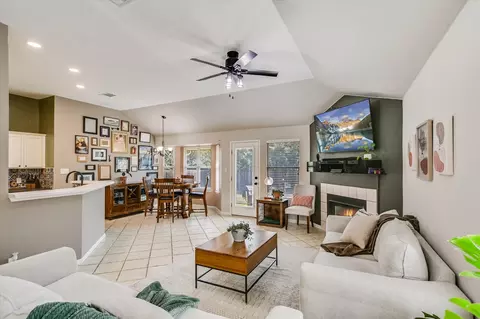 1302 Redbud Ln, Leander, TX 78641