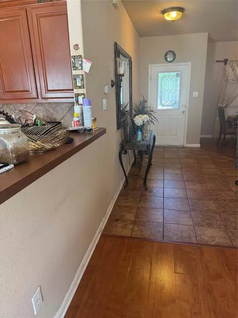 2741 Kickapoo Cavern Dr, Pflugerville, TX 78660 photo 2