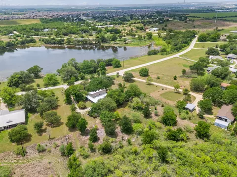 907 Horace Howard Dr, San Marcos, TX 78666