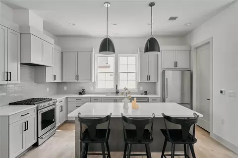 2209 Woodland Ave #803, Austin, TX 78741