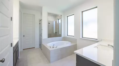 Bath - 321 Adlai Ave, Georgetown, TX 78633 photo 1 of 1