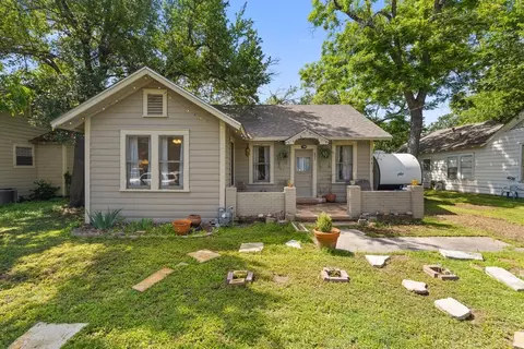 807 Cecelia St, Taylor, TX 76574