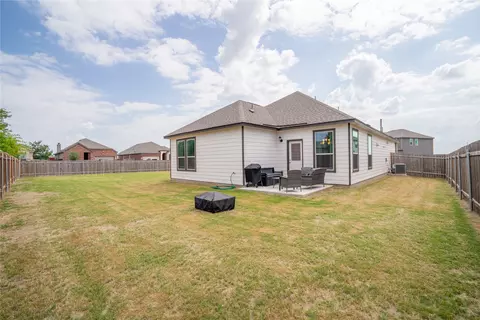 Exterior - 304 Summit Dr, Lockhart, TX 78644 photo 5 of 6