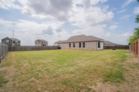 Exterior - 304 Summit Dr, Lockhart, TX 78644 photo 4 of 6