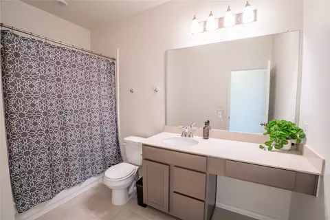 Bath - 304 Summit Dr, Lockhart, TX 78644 photo 1 of 2