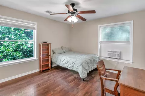 Bedroom - 9997 Calhoun Rd, Bryan, TX 77808 photo 2 of 4