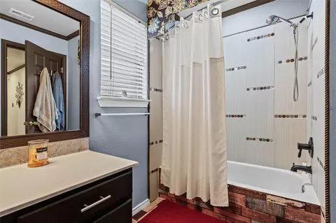 Bath - 315 Appleton Ct, Buda, TX 78610 photo 2 of 2