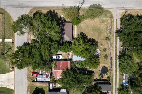 View/Area - 301 Holly Ave, Luling, TX 78648 photo 2 of 7