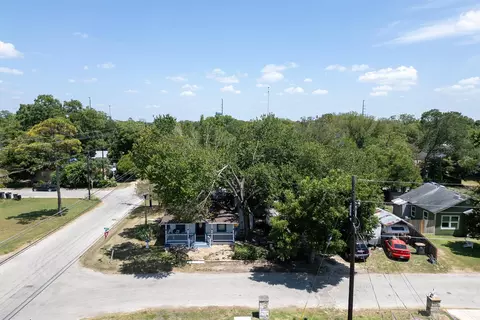 View/Area - 301 Holly Ave, Luling, TX 78648 photo 1 of 7