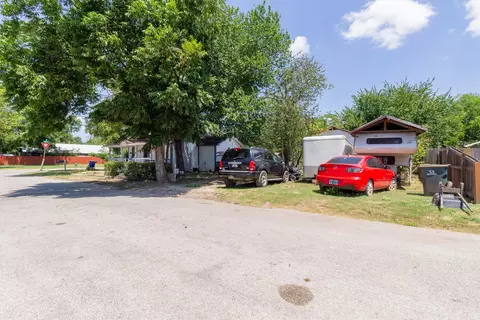Exterior - 301 Holly Ave, Luling, TX 78648 photo 9 of 9