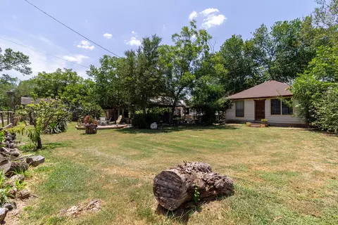 Exterior - 301 Holly Ave, Luling, TX 78648 photo 3 of 9