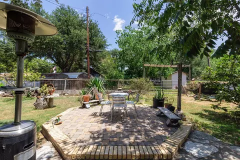 Exterior - 301 Holly Ave, Luling, TX 78648 photo 6 of 9