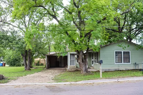 803 Third St, Lockhart, TX 78644