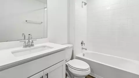 Bath - 552 Gilmer Ln, Buda, TX 78610 photo 3 of 3