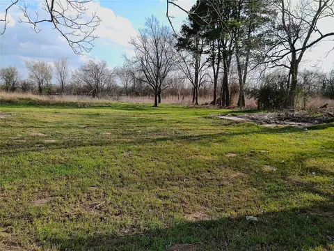 1304 E Cameron Ave, Rockdale, TX 76567