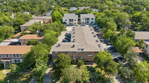 View/Area - 304 E 33rd St #4, Austin, TX 78705 photo 1 of 4