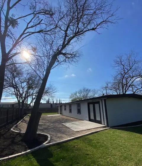 1102 Clayton Ln, Austin, TX 78723
