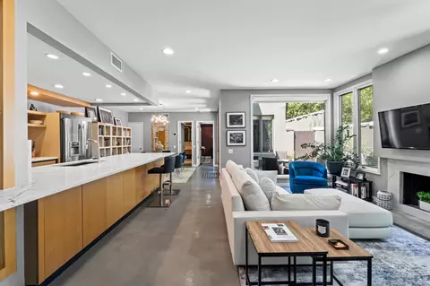 1111 W 12th St #102, Austin, TX 78703