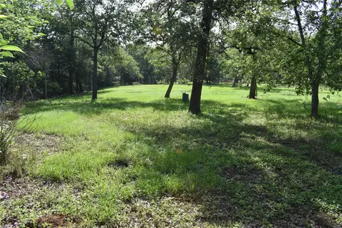 276 Arrowhead Dr, Smithville, TX 78957