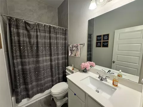 Bath - 2004 Stirling St, Leander, TX 78641 photo 2 of 2
