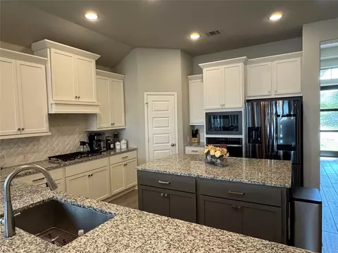 Kitchen - 2004 Stirling St, Leander, TX 78641 photo 2 of 3