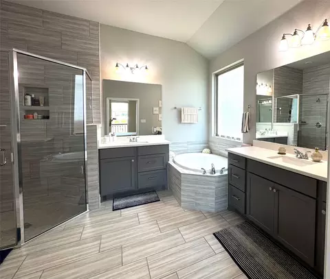 Bath - 2004 Stirling St, Leander, TX 78641 photo 1 of 2