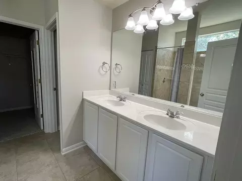 Bath - 5136 Hellman, Kyle, TX 78640 photo 1 of 2