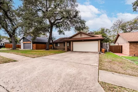 7204 Towering Oaks Dr, Austin, TX 78745