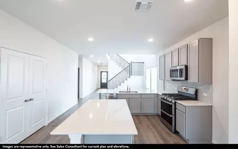 541 Yellowstone Dr, Kyle, TX 78640