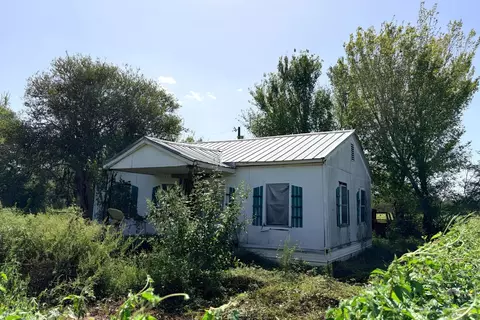 113 Krchnak Rd, La Grange, TX 78945