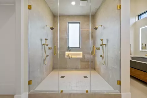Bath - 1508 Chalk Bluff Ct, Leander, TX 78641 photo 4 of 4